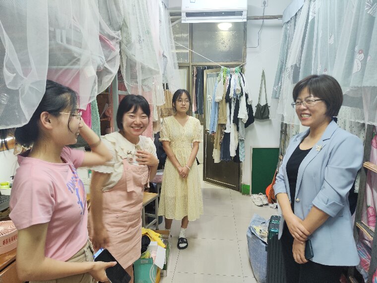 永利集团88304官网集团深入毕业生宿舍慰问走访1（彩虹）0.jpg